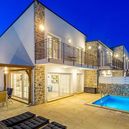 3 Bedroom Stunning In * Kornic