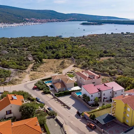 Beautiful In Semesterbostad Kornić