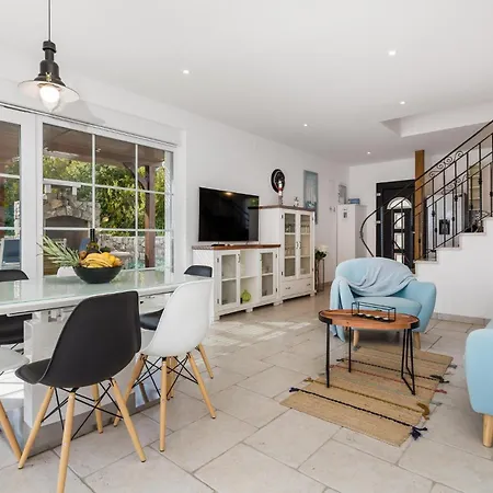 3 Bedroom Stunning In * Kornic