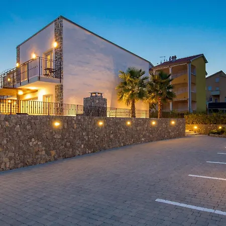 3 Bedroom Stunning In * Kornic