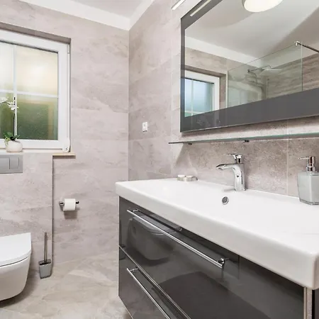 3 Bedroom Stunning In *