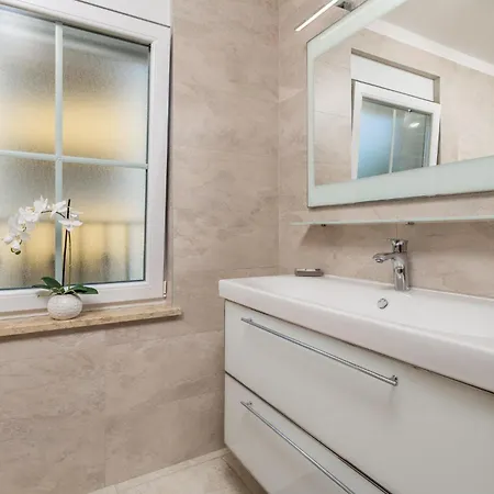 3 Bedroom Stunning In * Kornic
