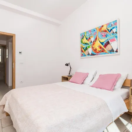 3 Bedroom Stunning In *