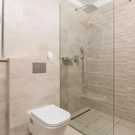 3 Bedroom Stunning In *
