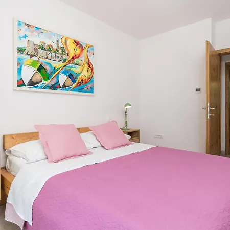 3 Bedroom Stunning In * Kornic