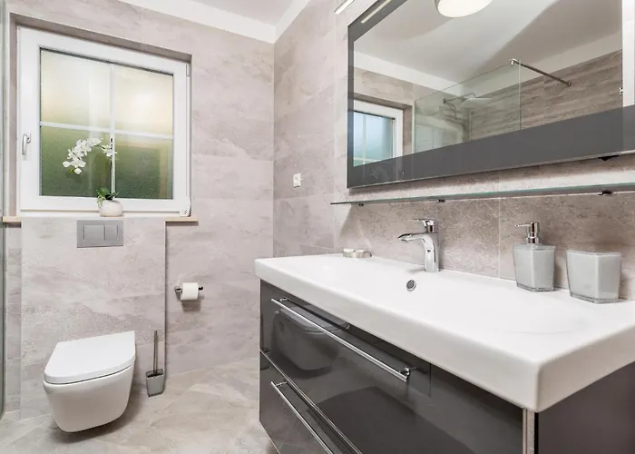 3 Bedroom Stunning In *