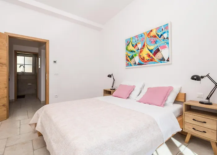 3 Bedroom Stunning In *